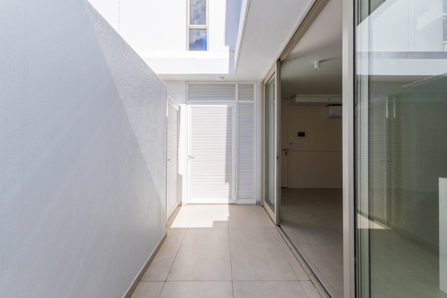 To Let 1 Bedroom Property for Rent in Bantry Bay Western Cape